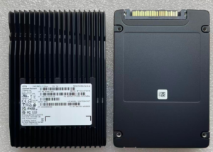 HPE P54267‑004 7.68TB 7450 PRO U.3 15mm NVMe Gen4 x4 Enterprise SSD With Heatsink